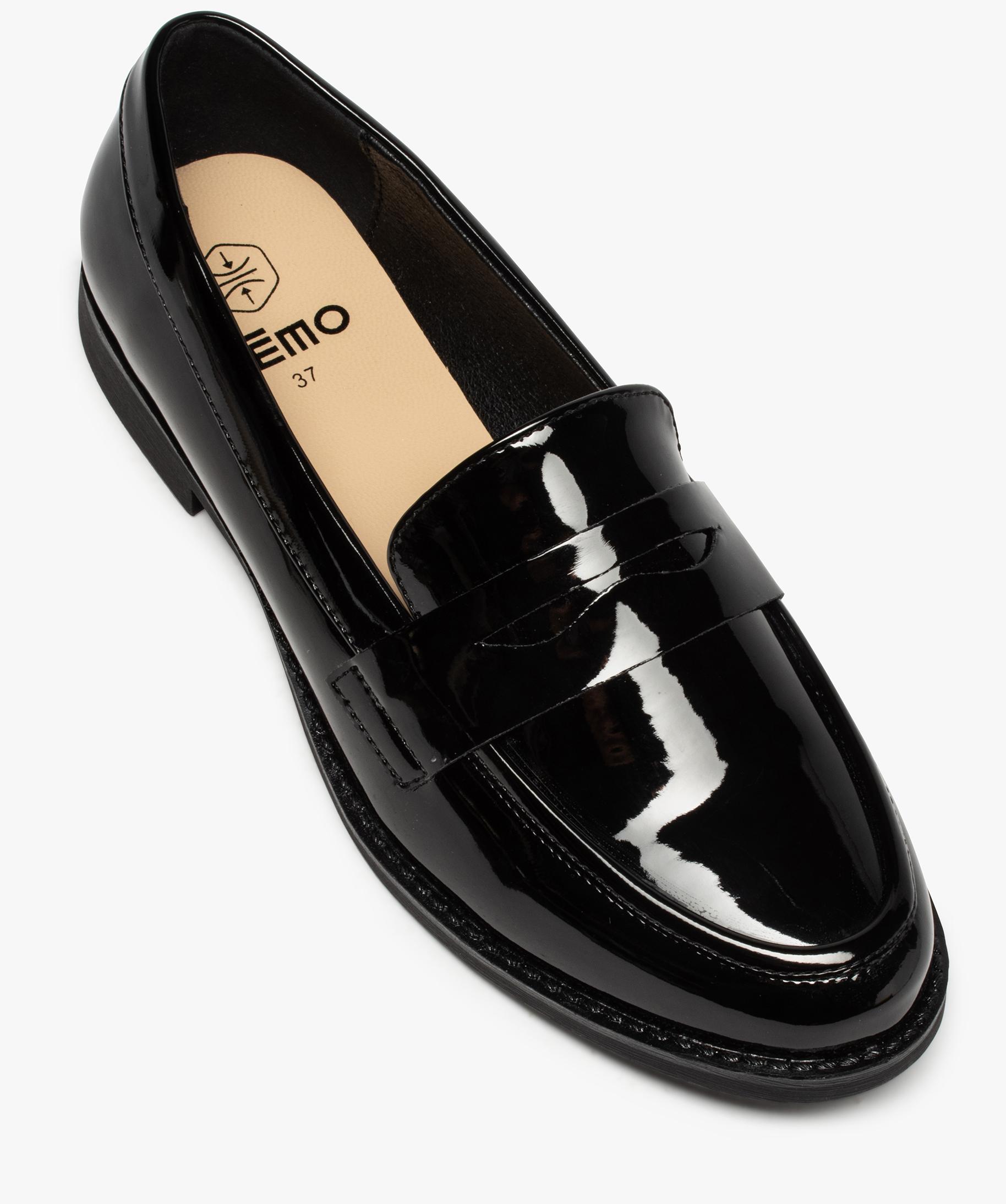 Mocassins femme vernis à talon plat style classique