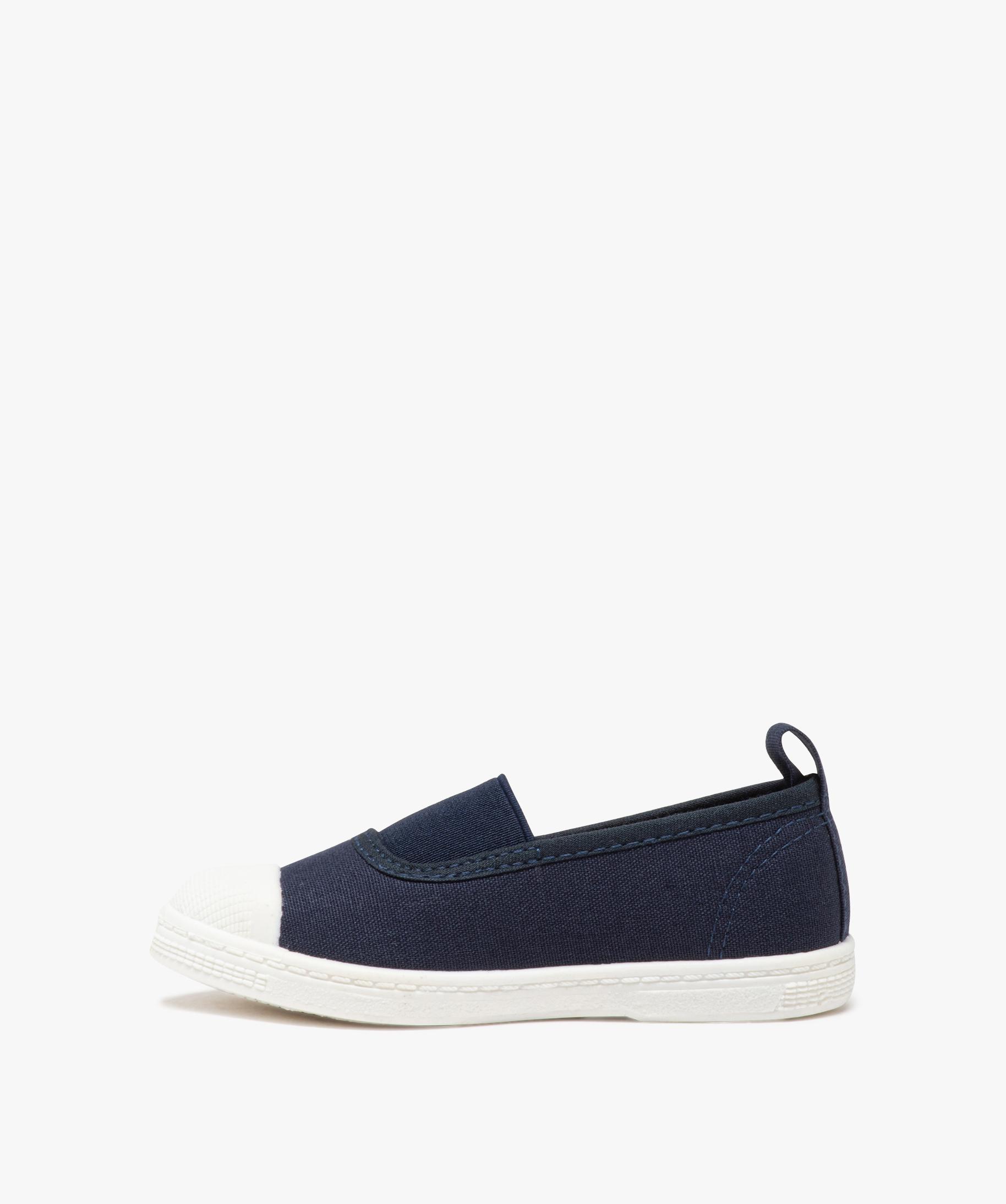 Chaussure bout renforcé fille sale