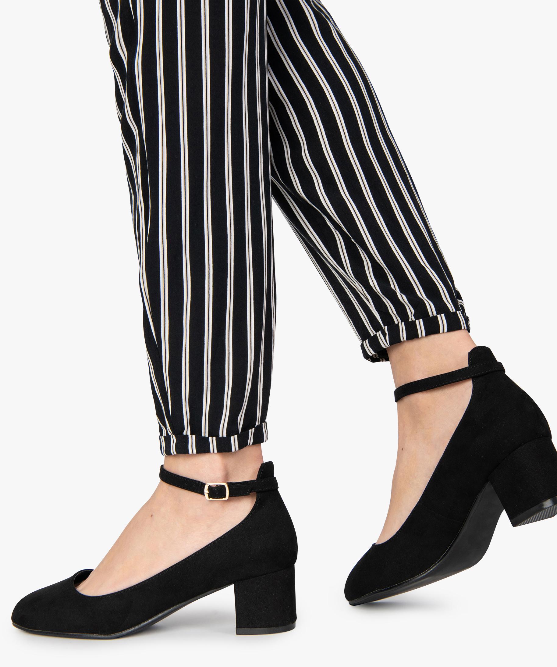 Escarpins femme a talon carre bout rond et bride cheville noir GEMO