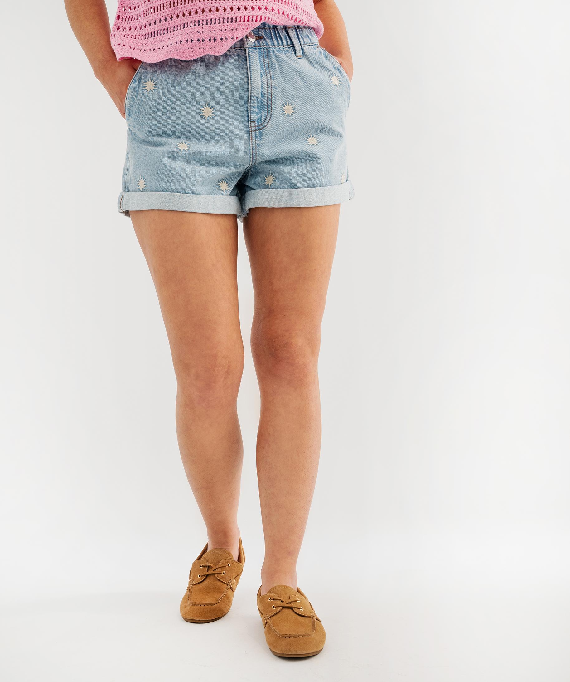 Short en jean taille haute avec motifs soleils brodés et revers cousus femme