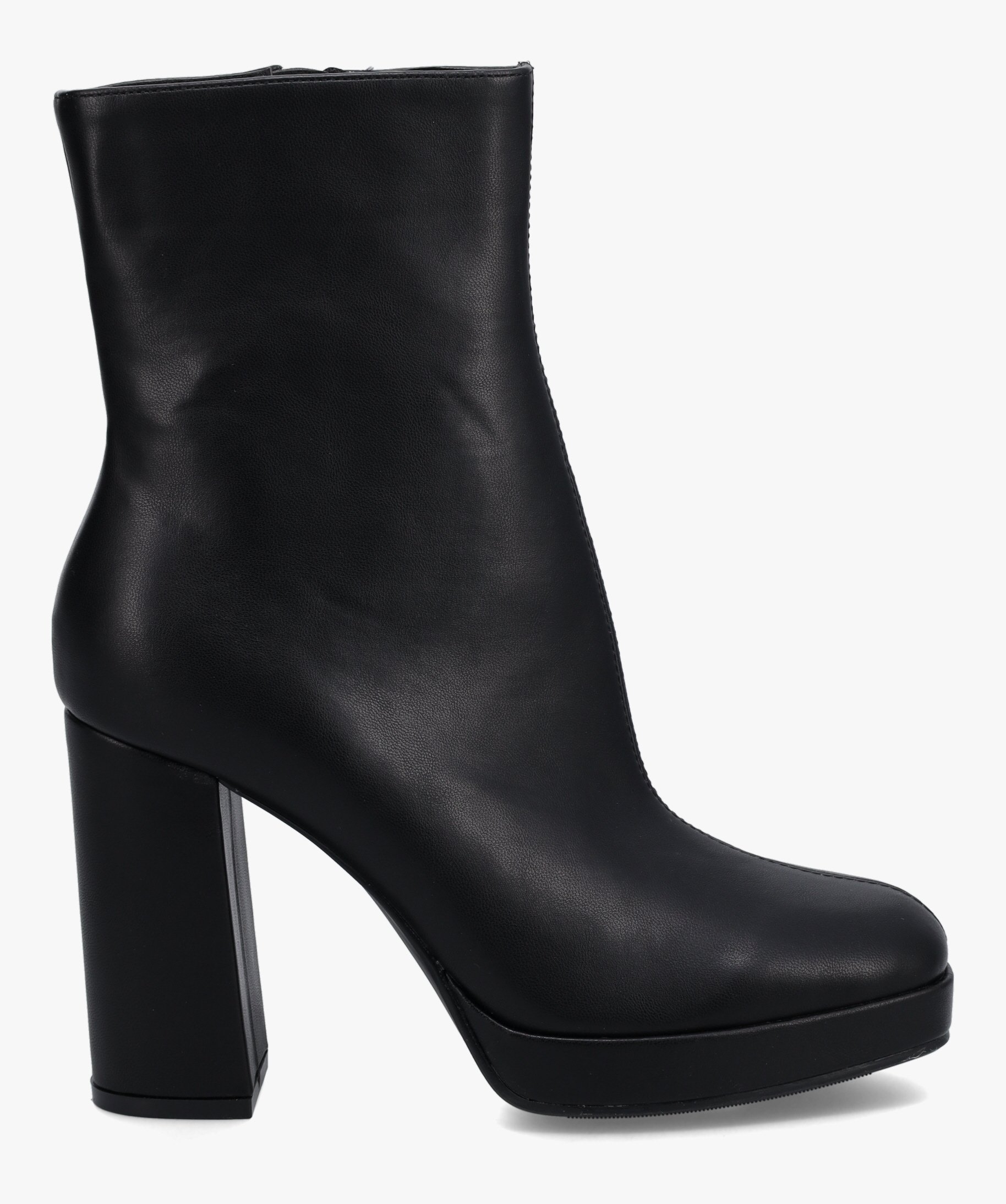 Achat chaussures Claudia Ghizzani Femme Boots, vente Claudia Ghizzani 2  239101 Black - Semelle cloutee - Boots