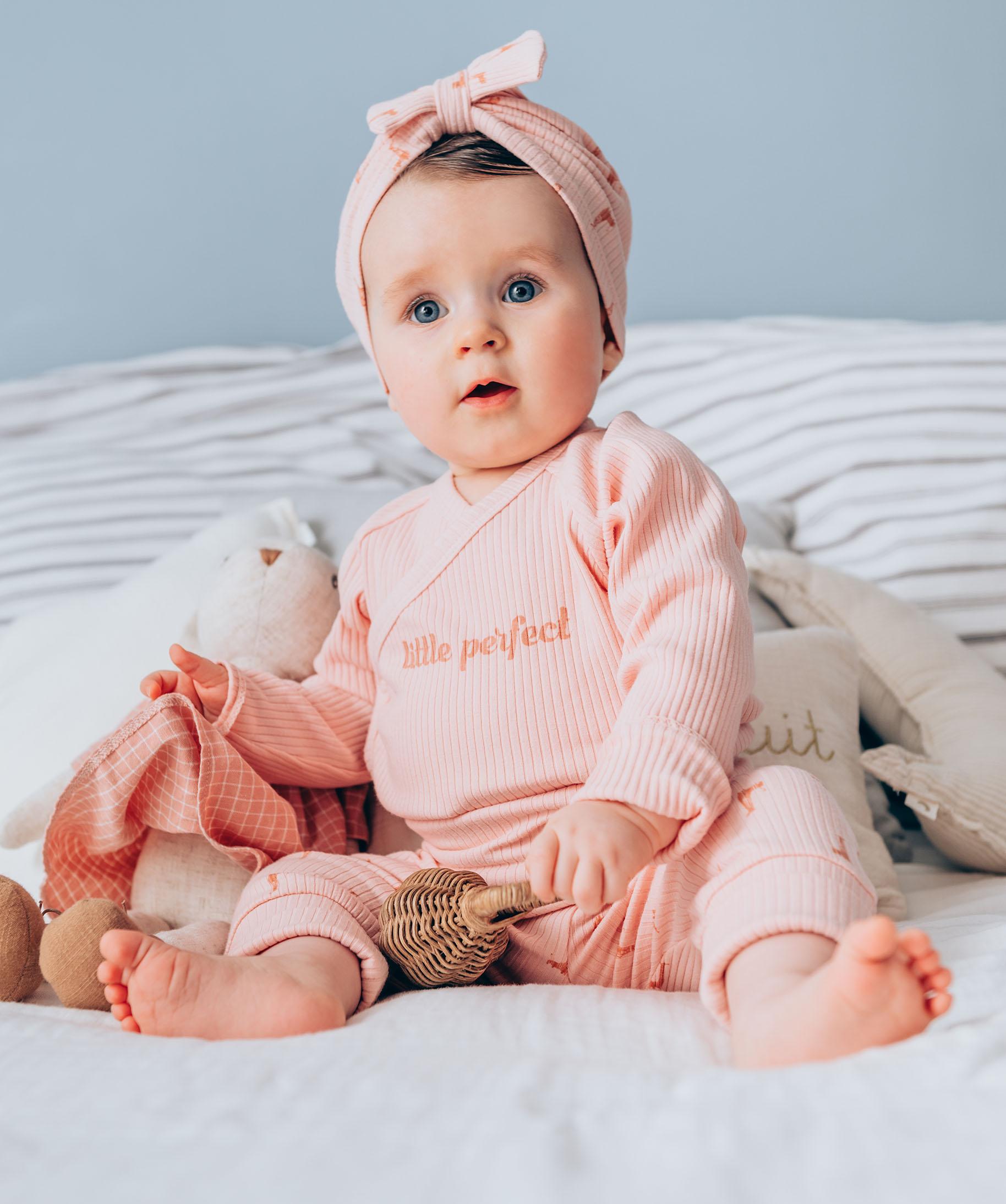 Ensemble naissance evolutif 3 pieces bebe fille body pantalon et bonnet