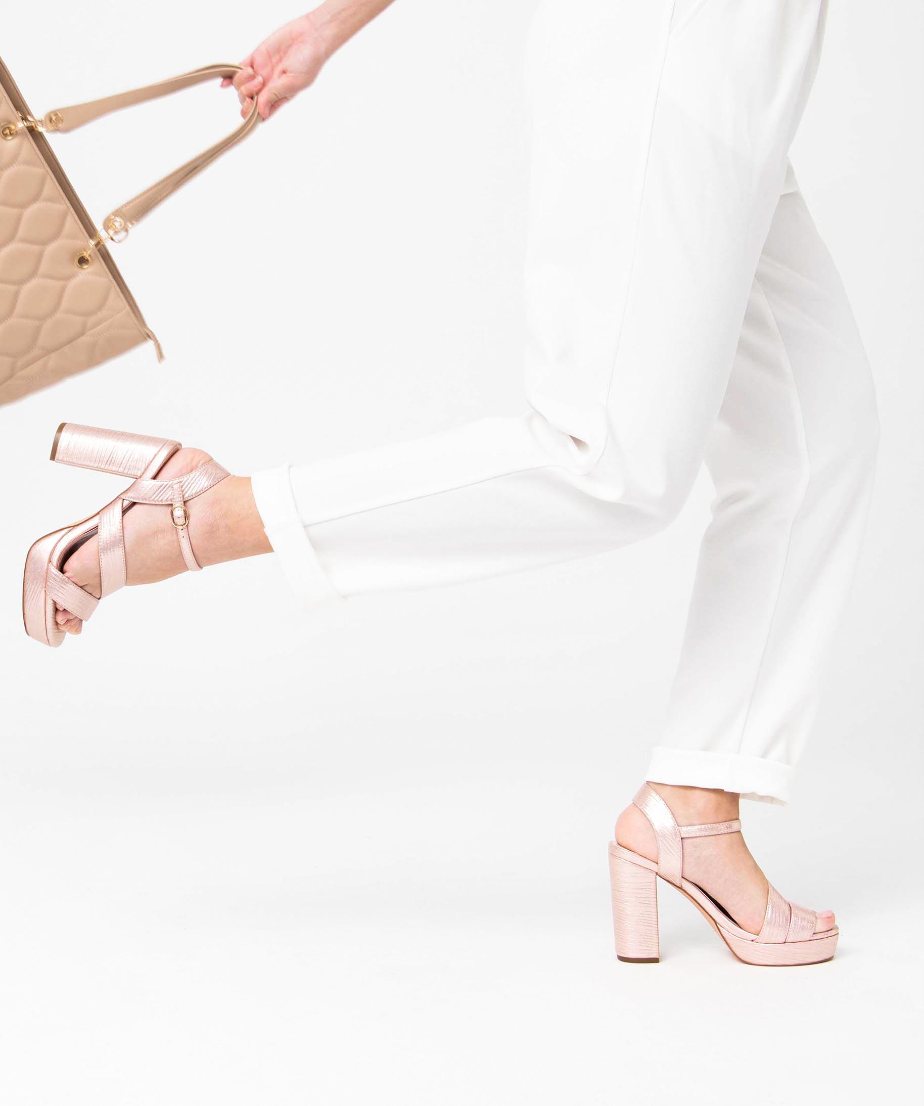 Sandales femme a talon carre et dessus textile brillant rose GEMO