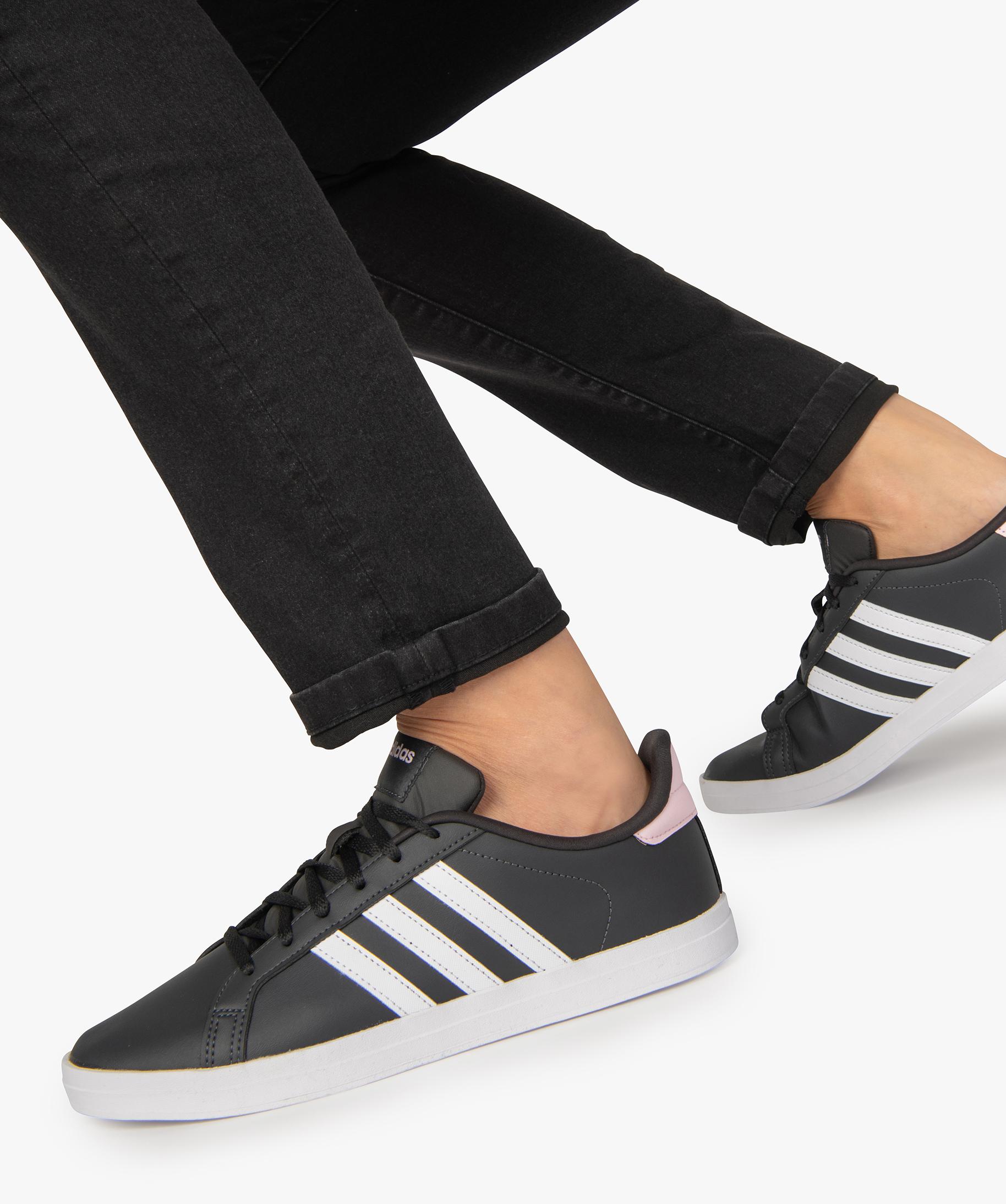 Baskets femme bicolores a lacets Adidas Courtpoint noir GEMO