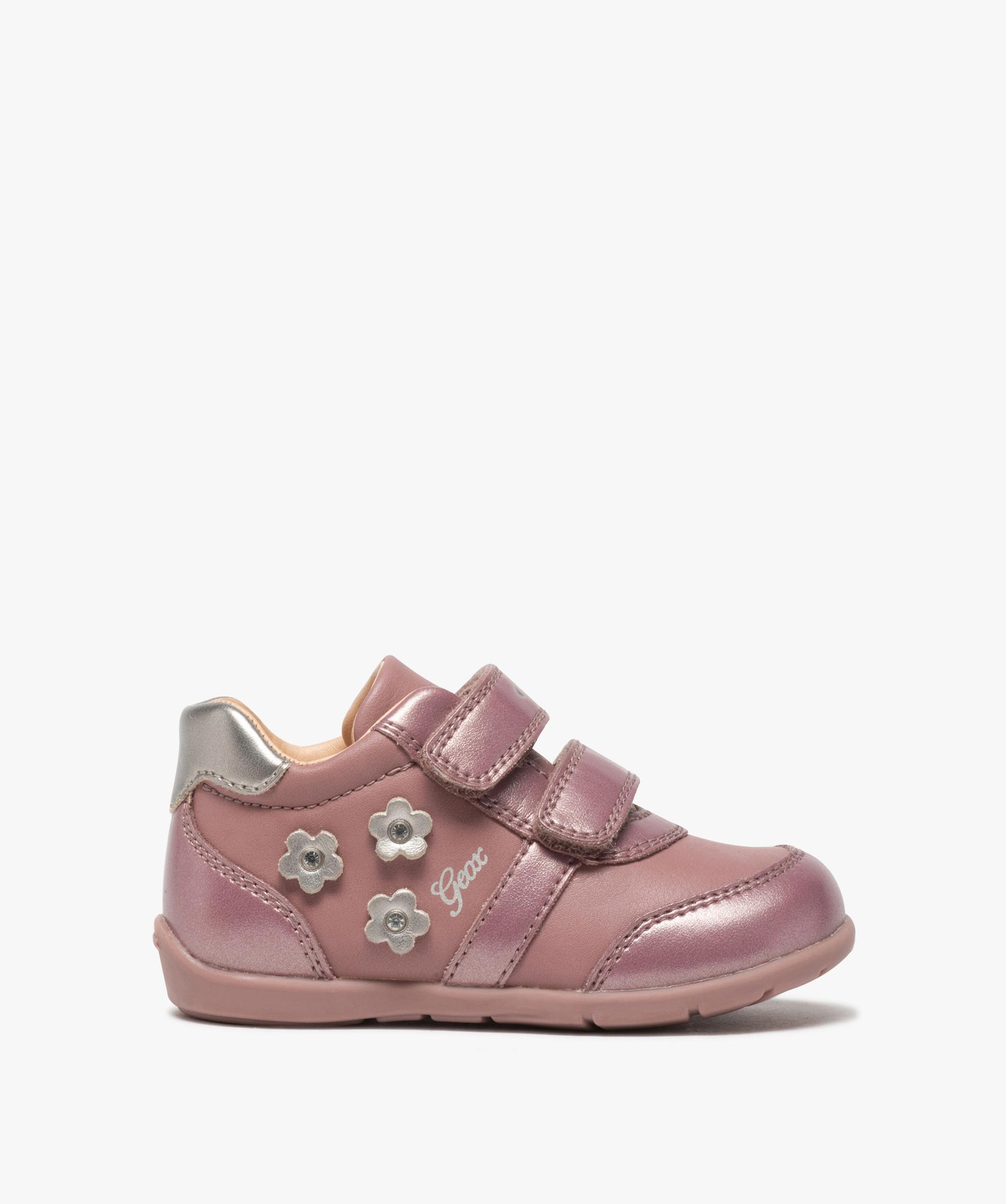 Chaussures bebe fille a scratch decor fleurs Geox