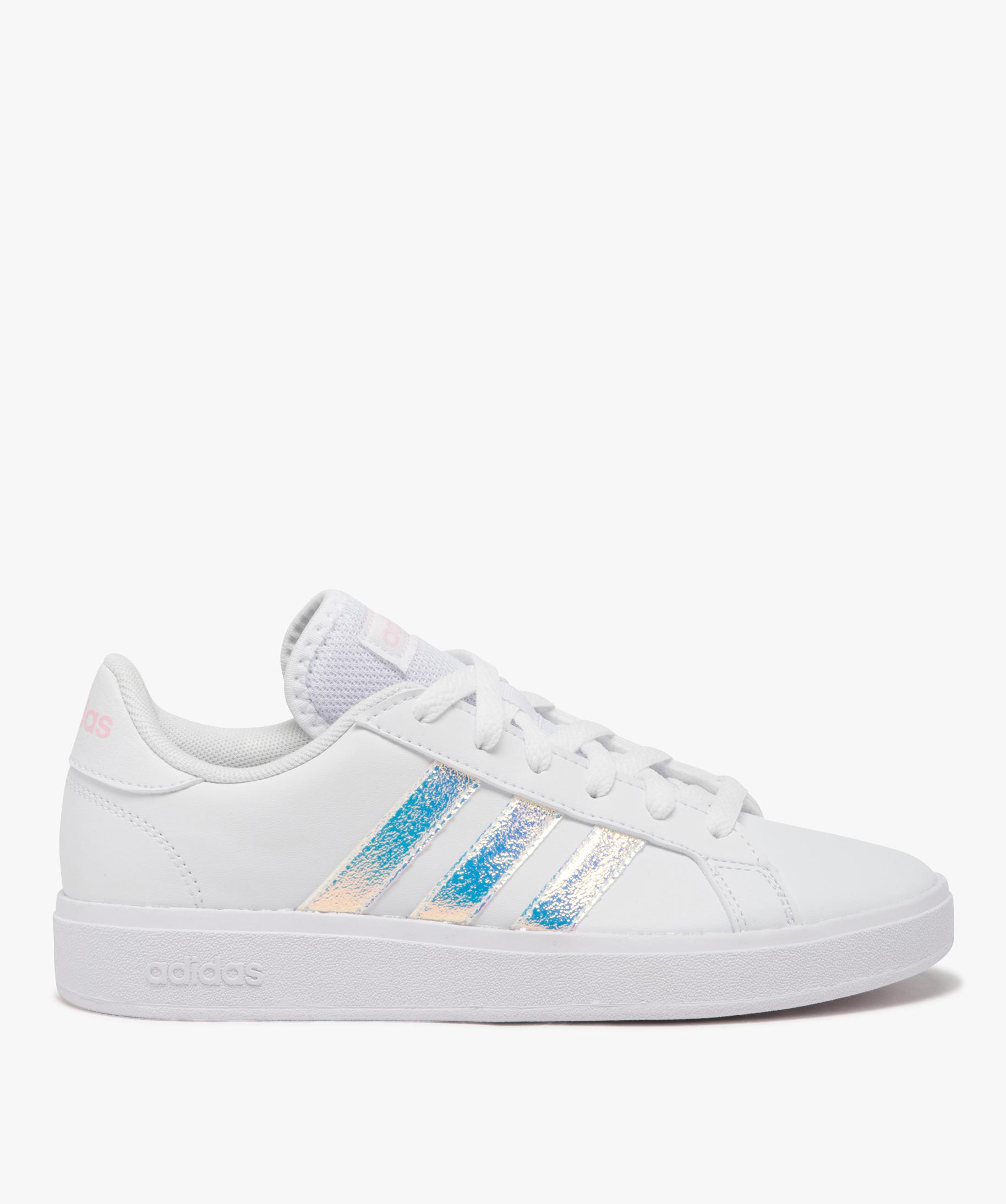 Baskets femme unies a bandes colorees avec lacets Adidas blanc GEMO