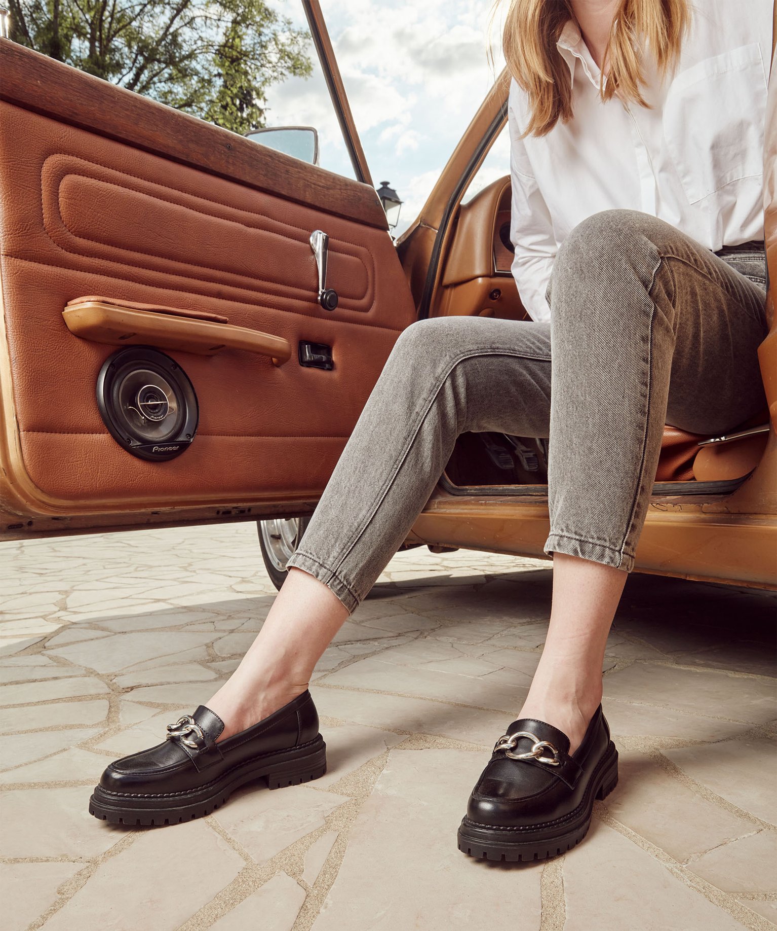 Mocassins femme unis a semelle crantee et bride chaine noir GEMO