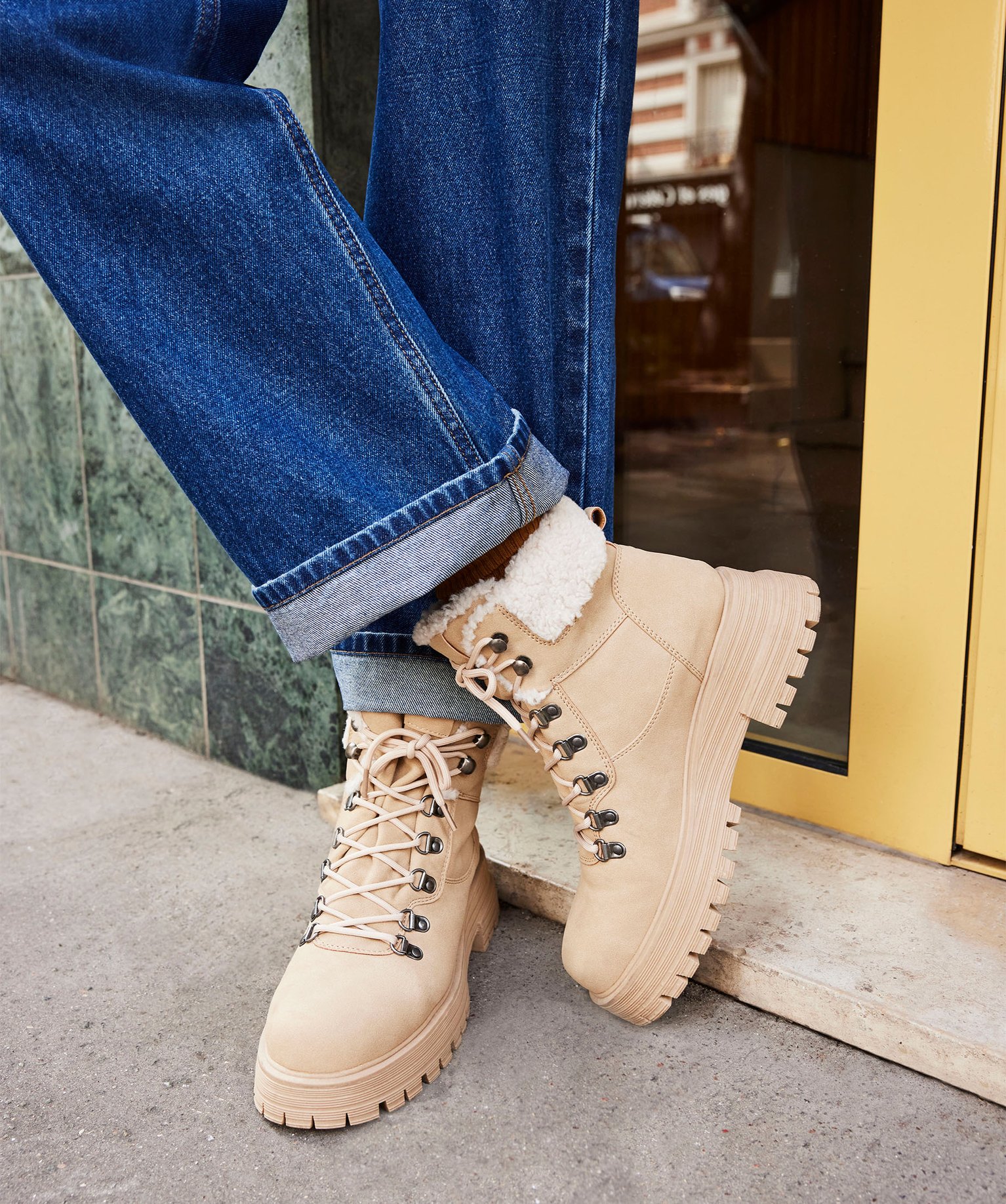 Boots femme unies en suédine fourrées et à col en sherpa - 41 - beige - GEMO