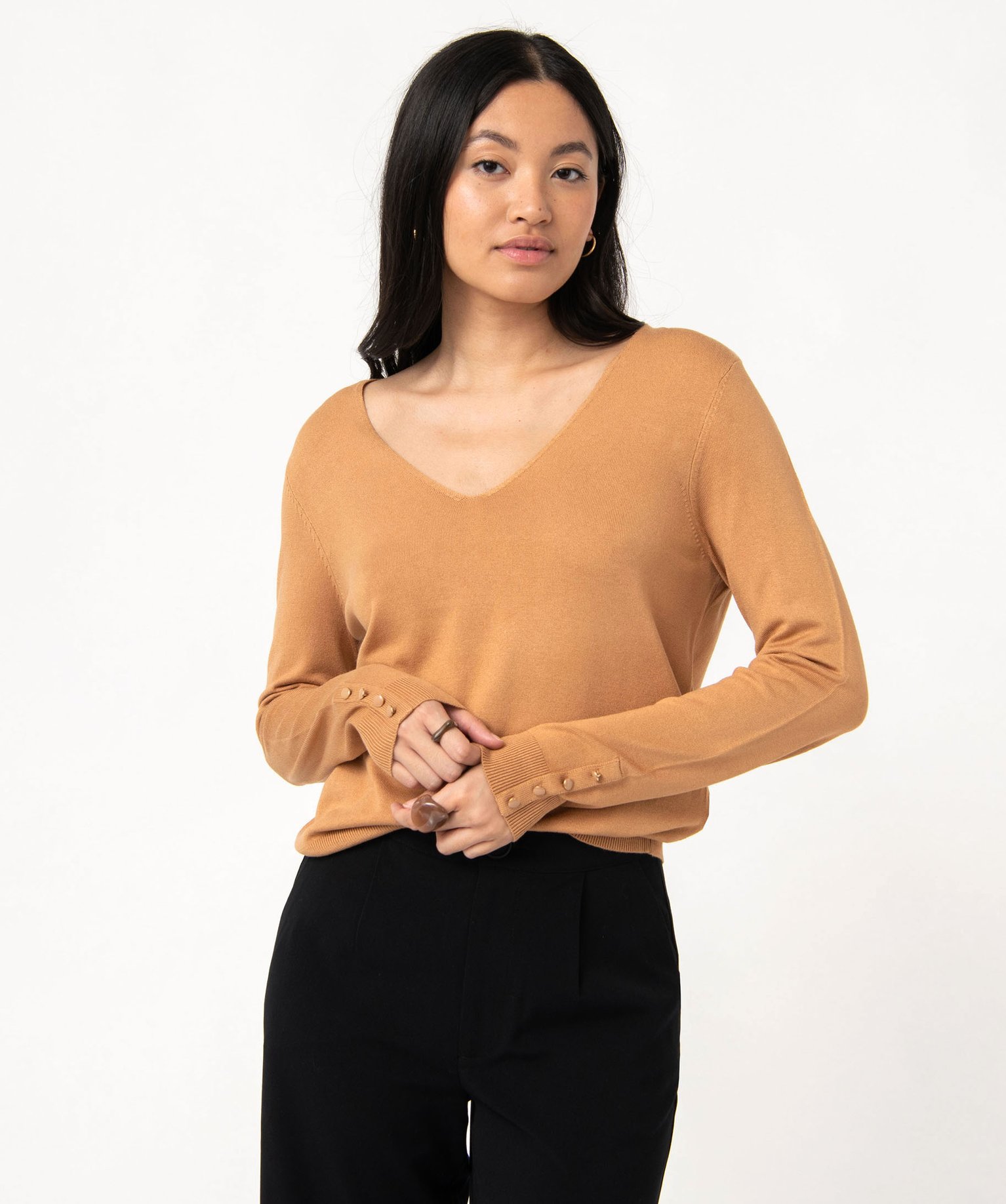 Pull en maille fine à col V et boutons fantaisie femme - XL - camel - GEMO