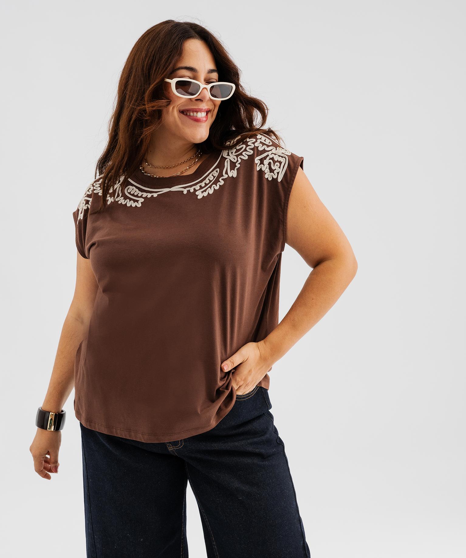 Tee-shirt sans manches avec broderie sur le col femme grande taille - 46-48/XL - marron fonce - GEMO