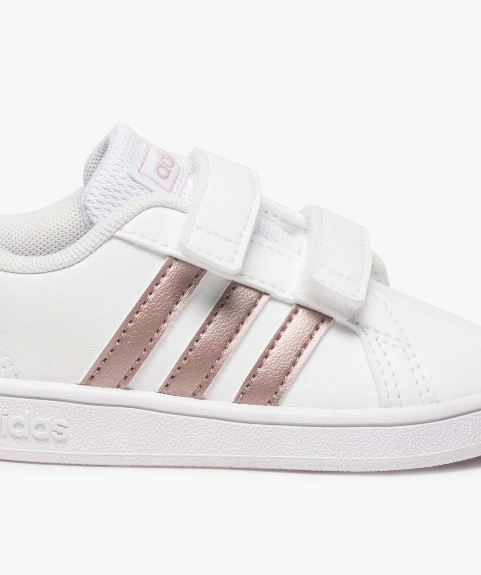 Baskets bebe fille a scratch Grand Court Adidas blanc GEMO