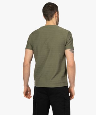 Tee-shirt homme à col tunisien en maille texturée aspect rayé vue3 - GEMO (HOMME) - GEMO