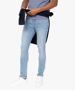 Jean homme skinny avec traces d'usure et délavage économe en eau vue1 - GEMO C4G HOMME - GEMO