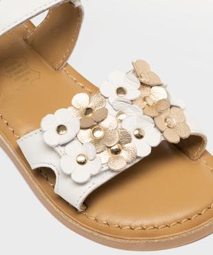 Sandales en cuir avec fleurs en relief cloutées fille- Lovely Wings vue6 - LOVELY WINGS GEMO FOR GOOD - GEMO