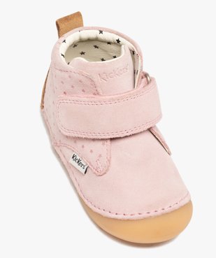 Chaussures premiers pas bébé fille bottillons en cuir suédé uni à scratch - Kickers X Bonton vue5 - KICKERS - GEMO