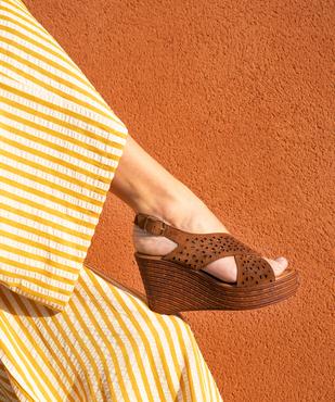 Sandales à talon compensé en cuir avec larges brides croisées ajourées femme - Tanéo vue1 - TANEO - GEMO