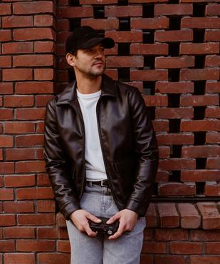 Blouson en cuir imitation à grandes poches plaquées homme vue5 - GEMO (HOMME) - GEMO