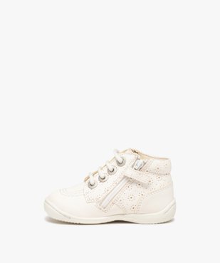 Chaussures premiers pas bébé fille bottillons en cuir uni ajouré - Kickers vue3 - KICKERS - GEMO