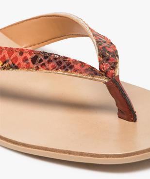 Sandales femme à talon plat et entre-doigts imitation cuir vue6 - GEMO (CASUAL) - GEMO