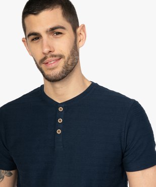 Tee-shirt homme à col tunisien en maille texturée aspect rayé vue2 - GEMO (HOMME) - GEMO