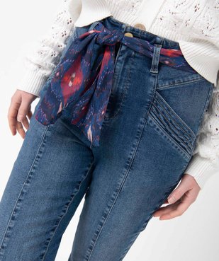 Jean femme taille haute avec surpiqûres et ceinture foulard vue2 - GEMO 4G FEMME - GEMO