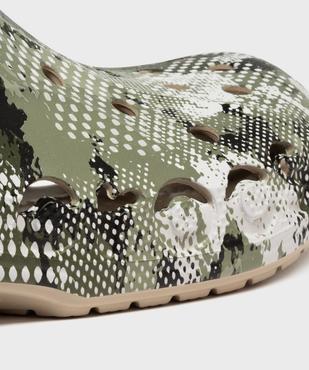 Sabots souples dessus perforé à motif camouflage homme - Crocs vue6 - CROCS - GEMO