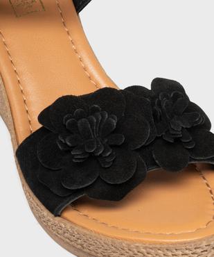 Sandales en cuir à talon compensé et fleurs en relief femme - Tanéo vue6 - TANEO - GEMO