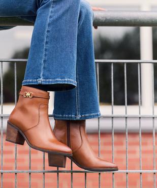 Bottines femme à talon carré et dessus en cuir avec bride fantaisie - Tanéo vue1 - TANEO - GEMO