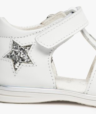 Sandales bébé fille en cuir avec étoiles et cœur vue6 - GEMO(BEBE DEBT) - GEMO