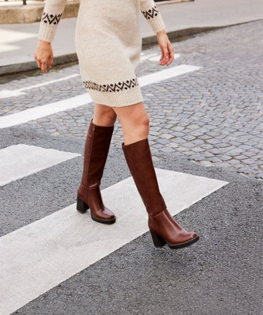 Robe Avec Bottes Marron Bottes Mi Mollets En Cuir Marron La Fée