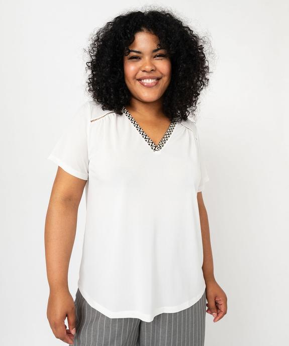 Tee-shirt à manches courtes avec col V brodé femme grande taille vue2 - GEMO (G TAILLE) - GEMO