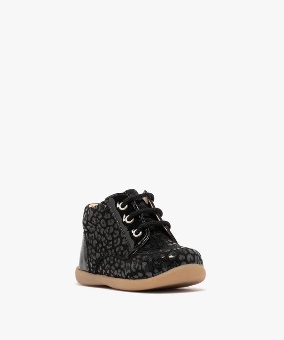 Chaussures premiers pas bébé fille bottillons dessus en cuir motif léopard ton sur ton  vue2 - LOVELY WINGS - GEMO