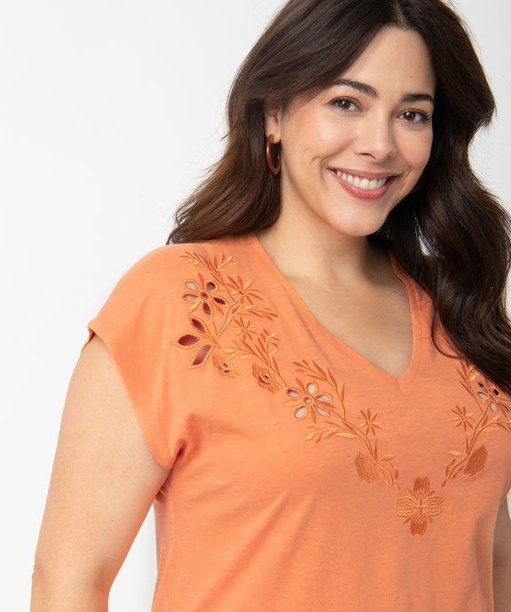 Tee-shirt femme grande taille brodé sur l’avant  vue2 - GEMO (G TAILLE) - GEMO