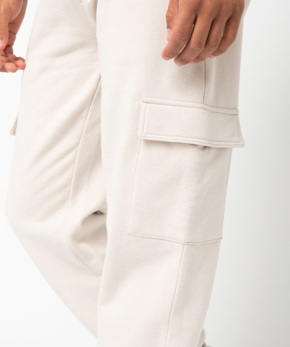 Pantalon de jogging homme avec larges poches à rabat vue5 - GEMO (HOMME) - GEMO