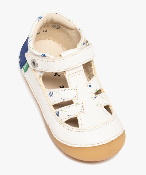 Chaussures premiers pas bébé garçon en cuir à motifs avec scratch et bout fermé - Kickers vue5 - KICKERS - GEMO