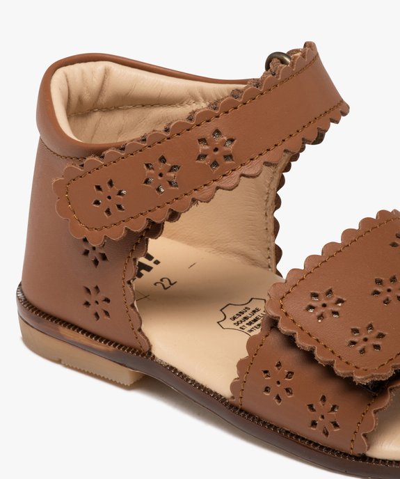Sandales bébé fille en cuir à brides scratch ajourées – NA! vue6 - NA! - GEMO
