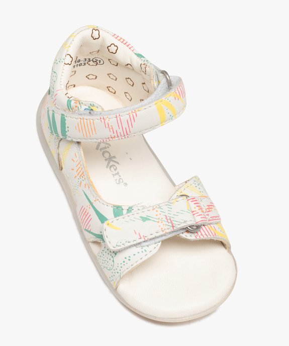 Sandales bébé fille en cuir imprimé coloré avec brides à scratch - Kickers vue5 - KICKERS - GEMO
